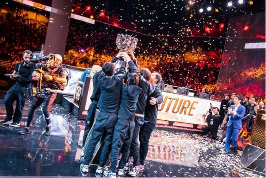 亚运会英雄联盟：中国队逆转越南队勇夺铜牌，逆境崛起荣耀时刻